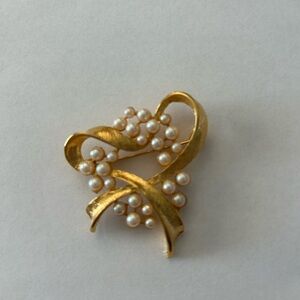 Gold and Pearl Swirl Brooch